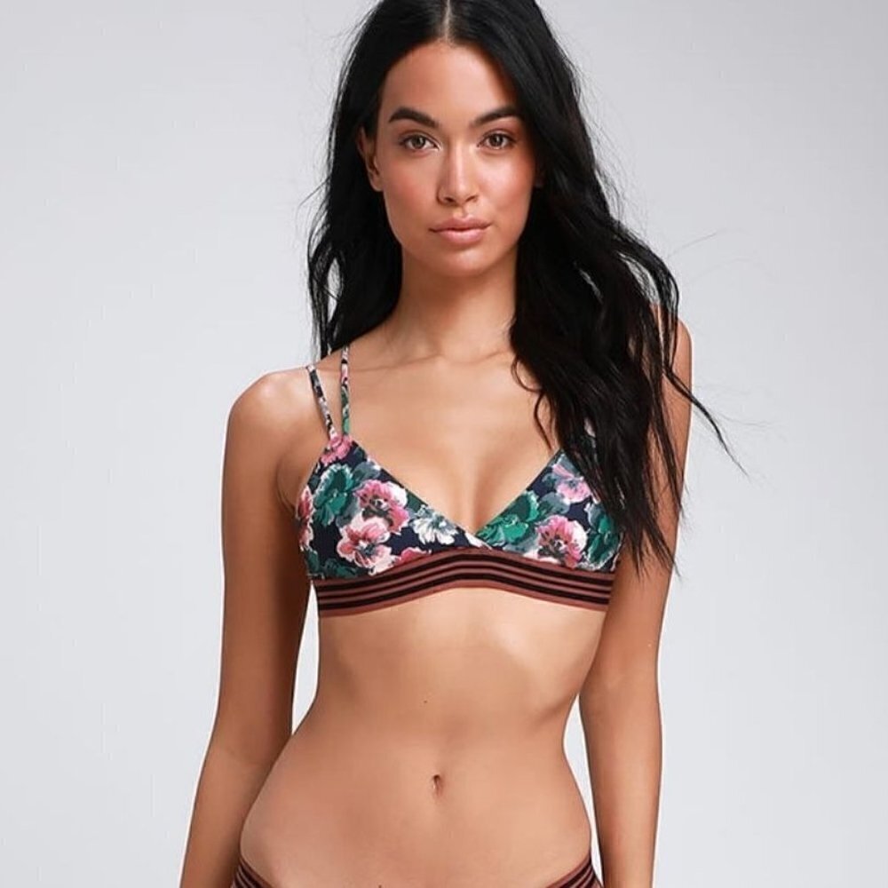 NWT Tavik Hadley Navy Blue Floral Print Bikini Top - Size Medium